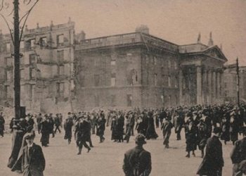 The G.P.O. and the Metropole Hotel <b>after</b> the Easter Rising<br><i>Courtesy of the Irish Capuchin Provincial Archives</i>