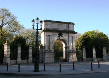 Grafton Street entrance to St Stephen's Green<br><i>Courtesy of O. Daly</i>