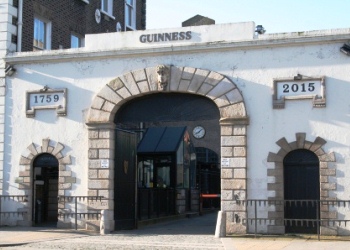 Guinness buildings on the way to St James Hospital<br><i>Courtesy of O. Daly</i>